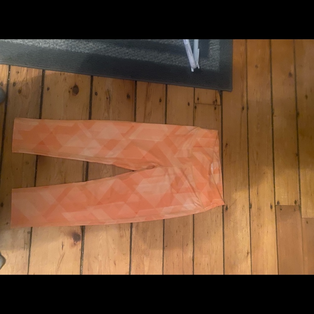 Orangetheory leggings . Orange print .